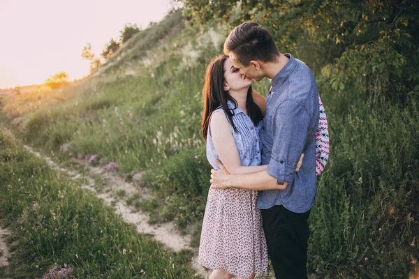 Pareja en la naturaleza — Foto de Stock