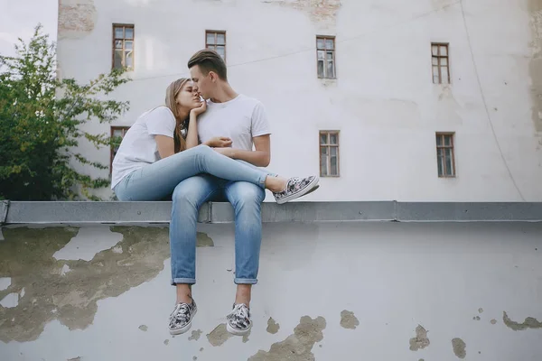 História de amor ao ar livre — Fotografia de Stock