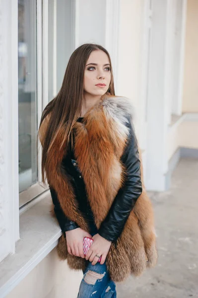 Beautiful girls on the street — Stock Photo, Image