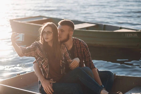 Liebespaar auf Spaziergang — Stockfoto