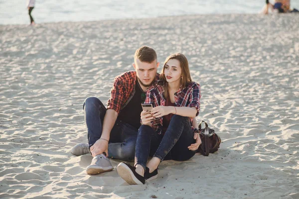 Pareja cariñosa en un paseo —  Fotos de Stock