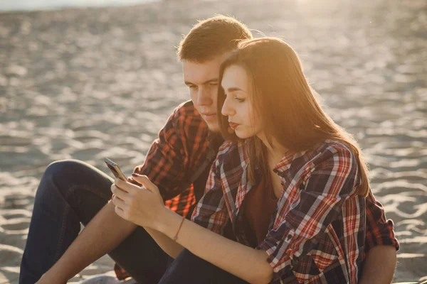 Pareja cariñosa en un paseo —  Fotos de Stock