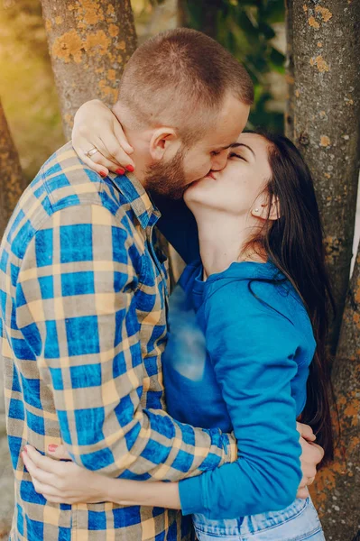 História de amor ao ar livre — Fotografia de Stock