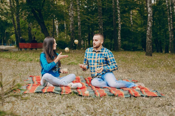 Histoire d'amour en plein air — Photo