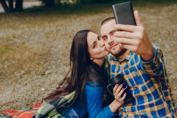 Storia d'amore all'aperto — Foto Stock