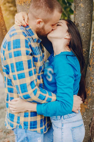 História de amor ao ar livre — Fotografia de Stock