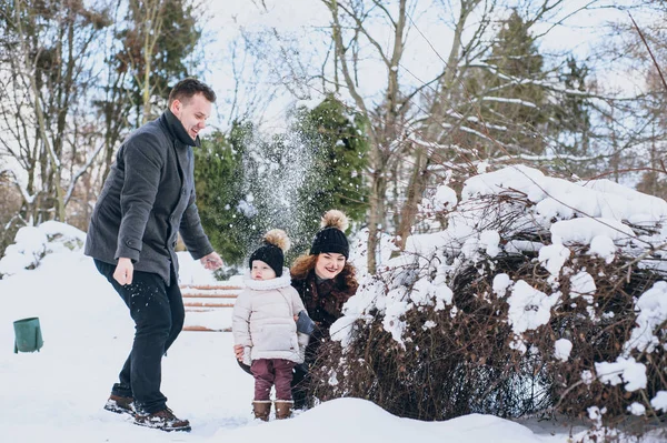 Familia con niño — Foto de Stock