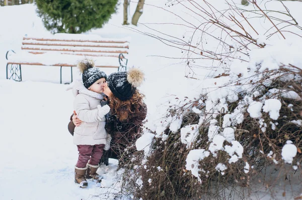 Mamá y su hija — Foto de Stock