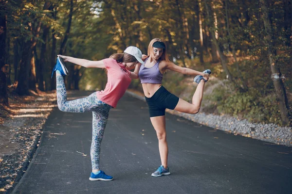 Deportes niñas al aire libre — Foto de Stock