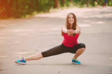Spor kız bu spor ve jog üzerinde
