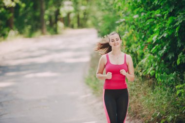 Spor kız bu spor ve jog üzerinde