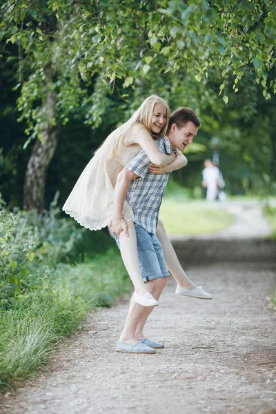 Pareja enamorada —  Fotos de Stock