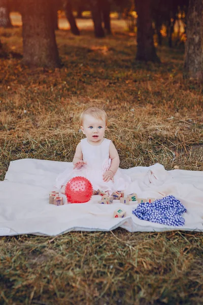 Menina bonita — Fotografia de Stock