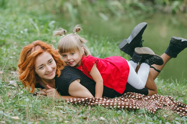 Mom and daughte — Stock Photo, Image
