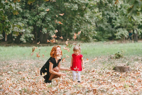 Mom and daughte — Stock Photo, Image