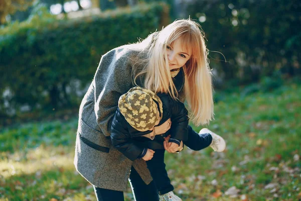 Mom and daughter — Stock Photo, Image