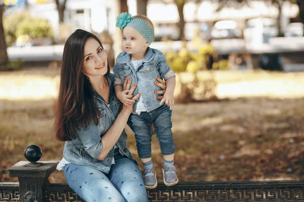 Mamma med dotter — Stockfoto