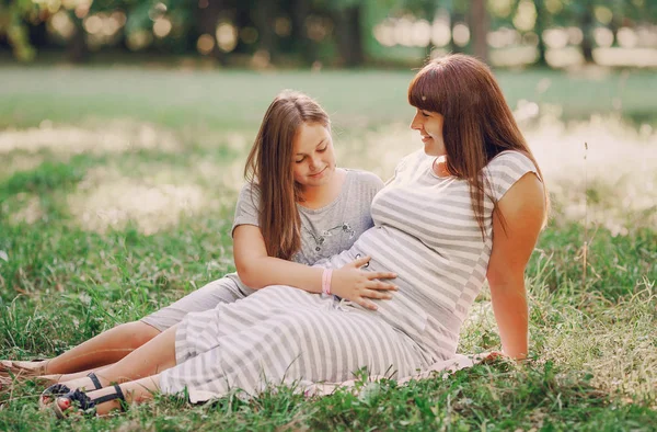 Pregnant mother and daughter — Stock Photo, Image