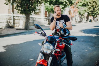 motorcyclis harika zaman tutar