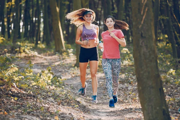 Esportes meninas ao ar livre — Fotografia de Stock