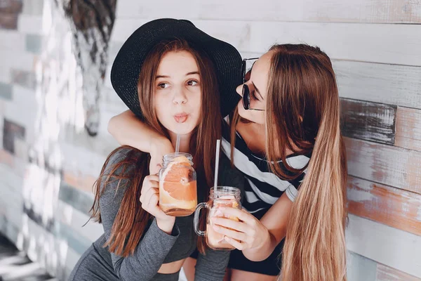 Girls with cocktails — Stock Photo, Image