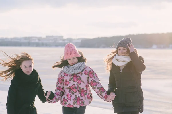 Ragazze in natura — Foto Stock