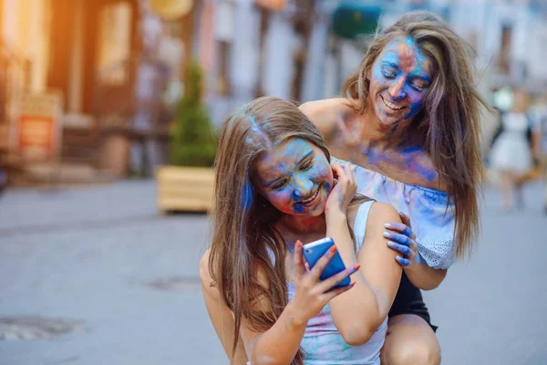 Ragazza con vernici — Foto Stock