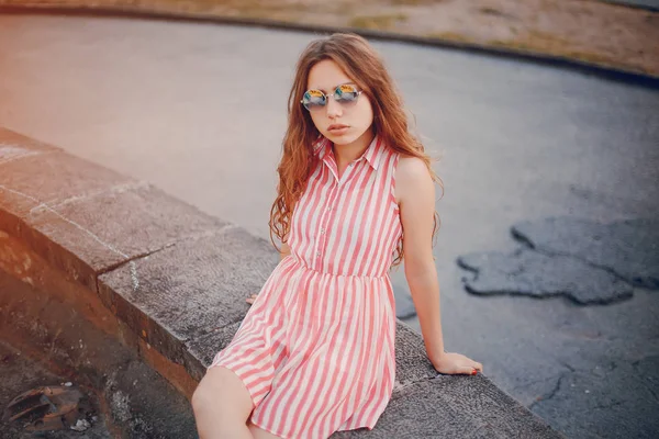 Drei Mädchen auf einem Spaziergang — Stockfoto