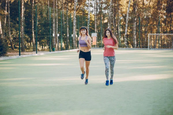 Esportes meninas ao ar livre — Fotografia de Stock