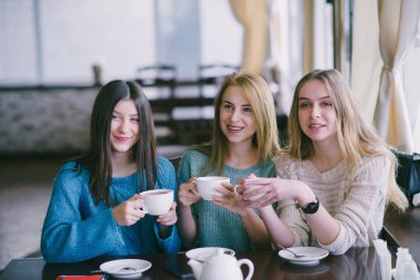 Kızlar Café