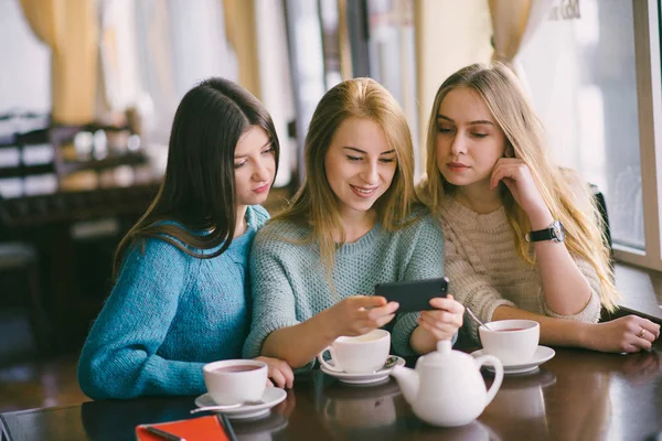 カフェの女の子 — ストック写真