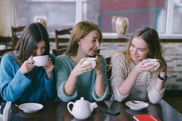 Kızlar Café