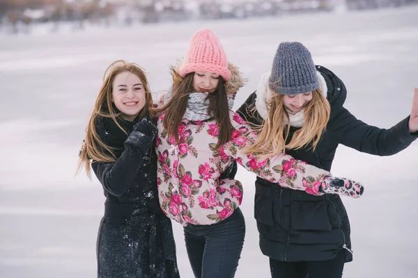 Ragazze in natura — Foto Stock