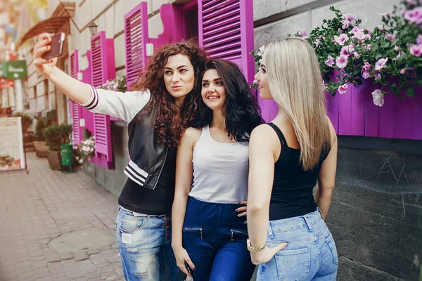 Tre belle ragazze — Foto Stock