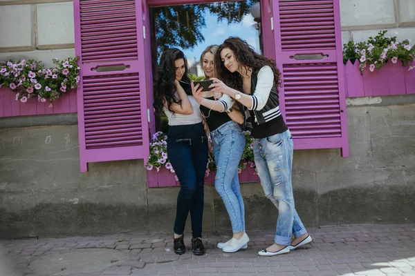 Três meninas bonitas — Fotografia de Stock