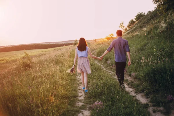 Casal na natureza — Fotografia de Stock