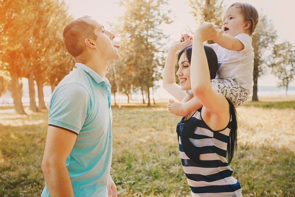 Familia feliz HD — Foto de Stock