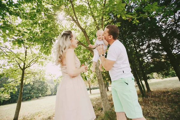 Glückliche Familie hd — Stockfoto