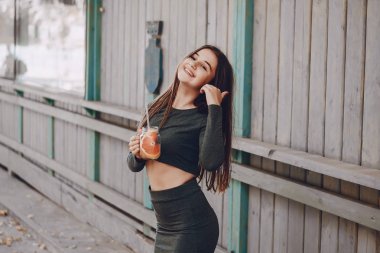 güzel uzun saçlı kız