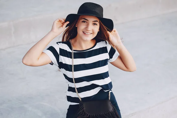 Chica en un sombrero — Foto de Stock