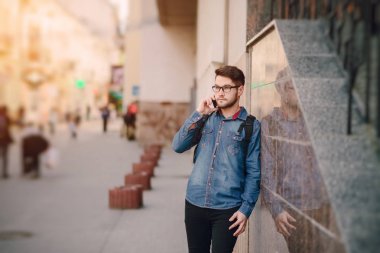 kulaklıklar ile adam