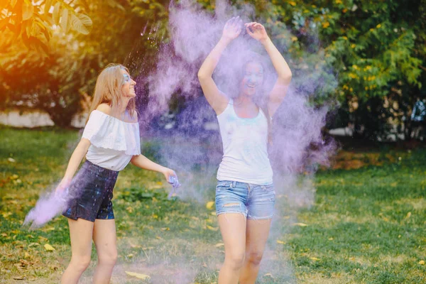 Ragazza con vernici — Foto Stock