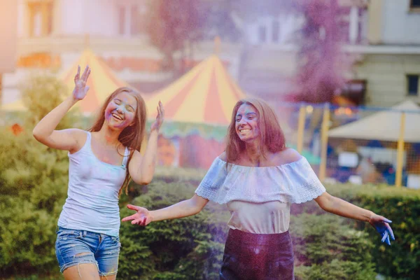 Ragazza con vernici — Foto Stock