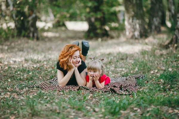 Mom and daughte — Stock Photo, Image