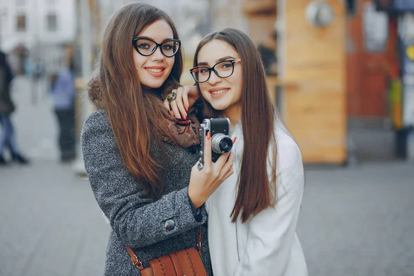 Twee mooie zusters — Stockfoto