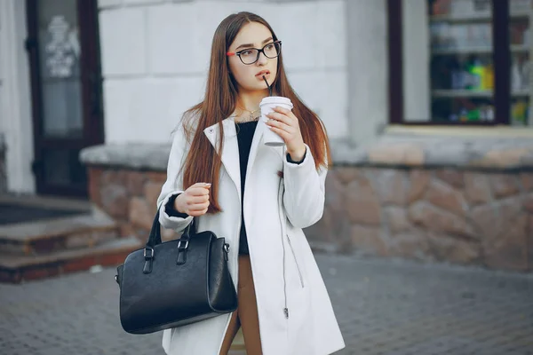 Girl in the city — Stock Photo, Image