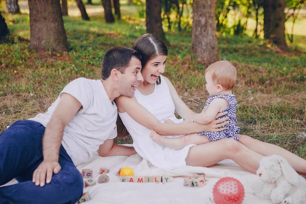 Famiglia nel parco — Foto Stock