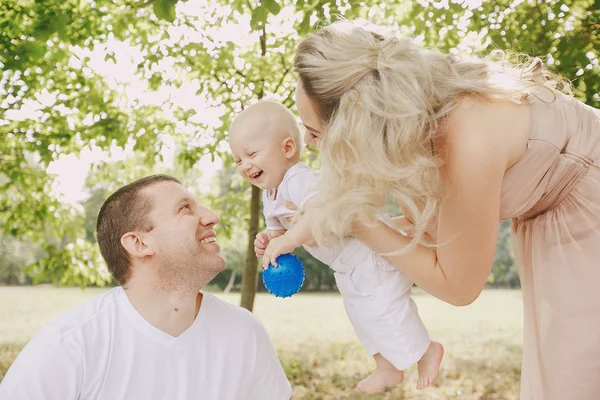 Familia feliz HD — Foto de Stock