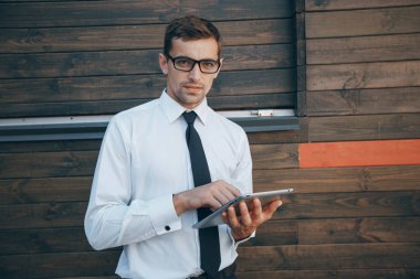 tablet ile işadamı