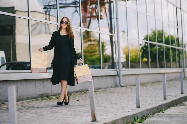 Ragazza sullo shopping — Foto Stock